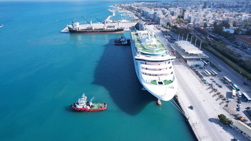 Cruise ship 